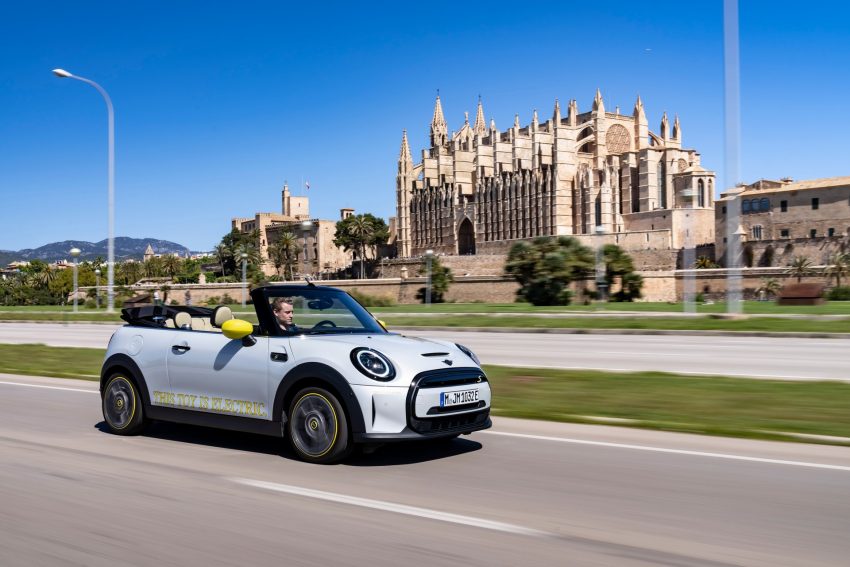2022 Mini Cooper SE Convertible Concept - Front Three-Quarter Wallpaper 850x567 #117