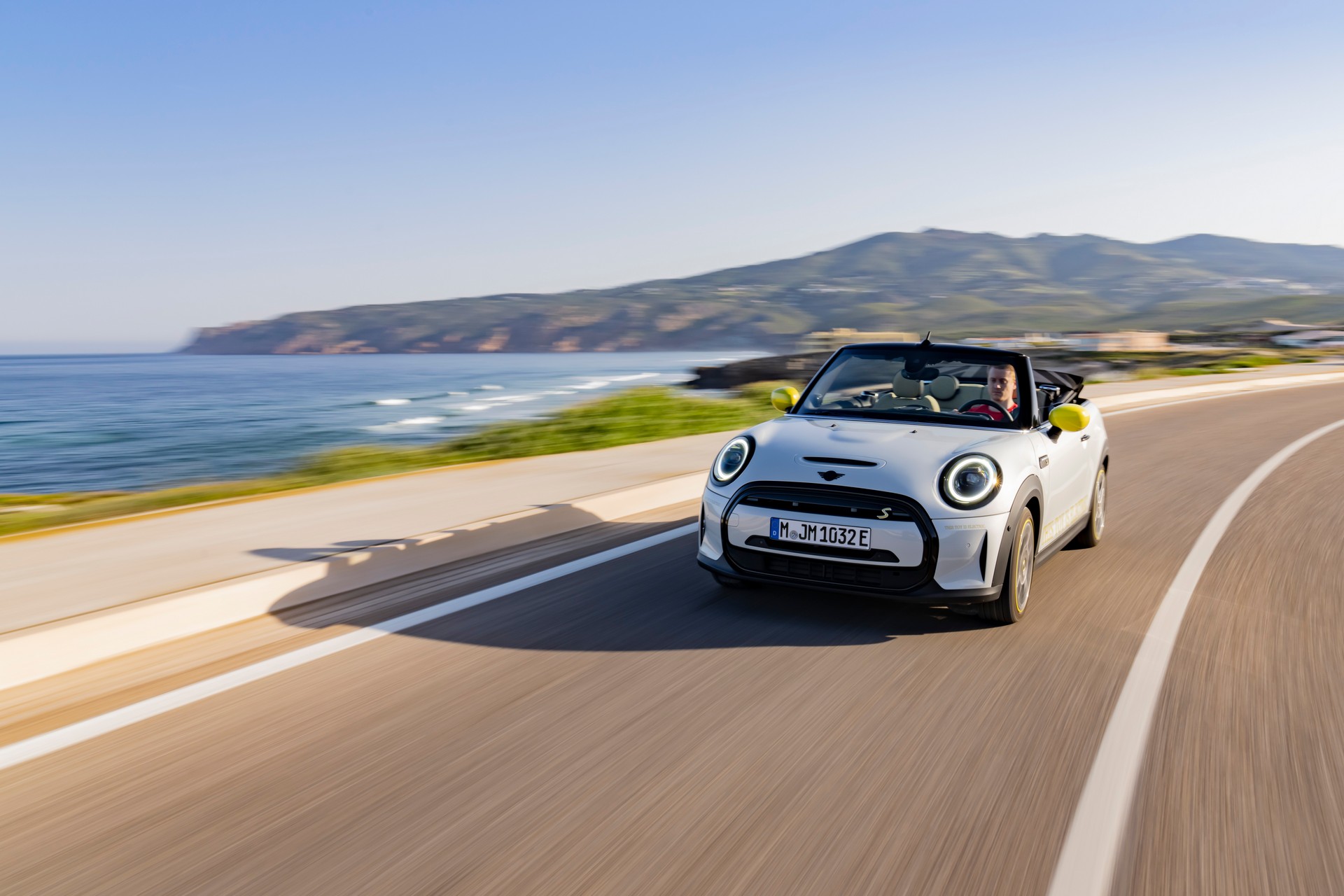 Download 2022 Mini Cooper SE Convertible Concept - Front Three-Quarter HD Wallpaper 1920x1280 #19