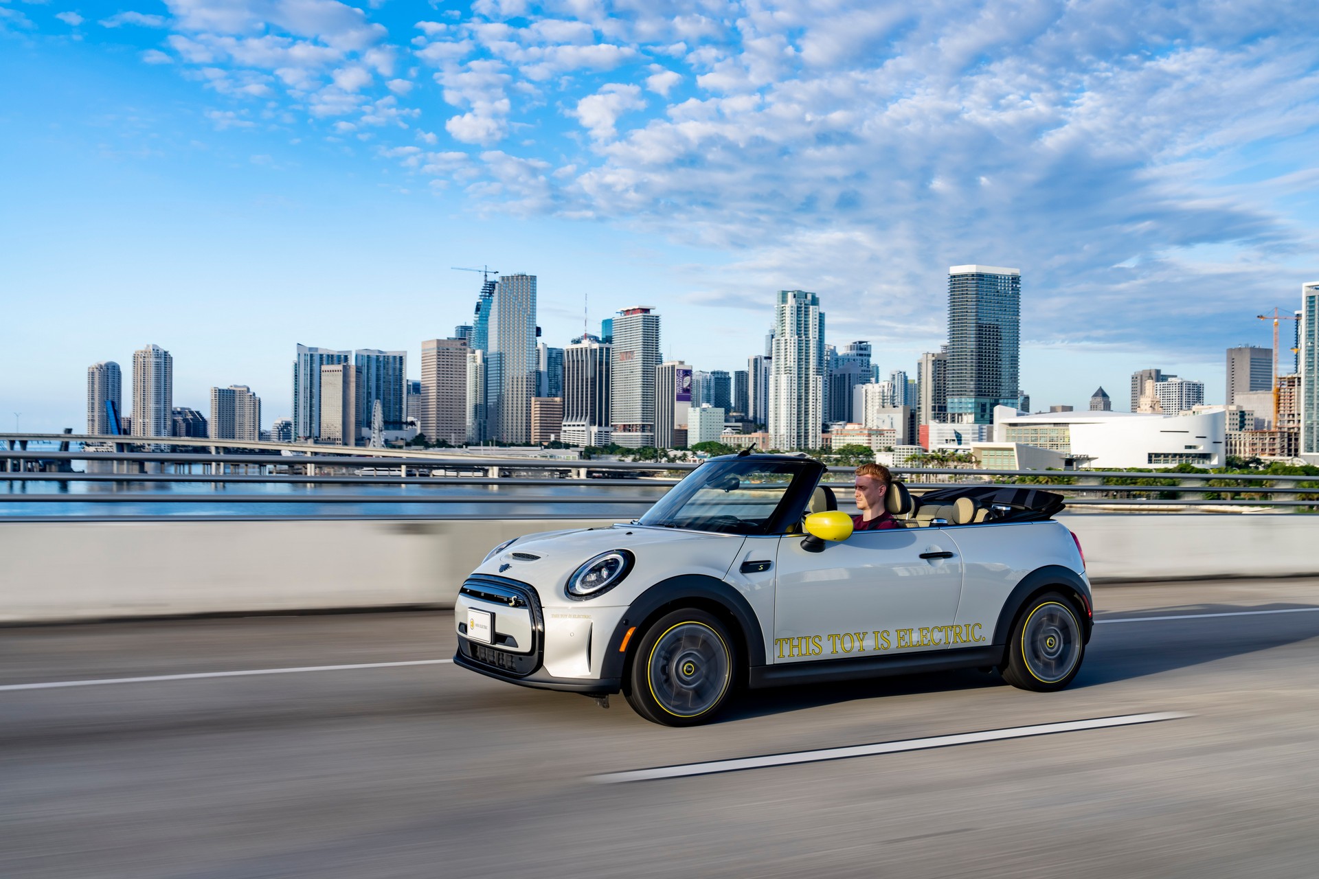 Download 2022 Mini Cooper SE Convertible Concept - Front Three-Quarter HD Wallpaper 1920x1280 #176
