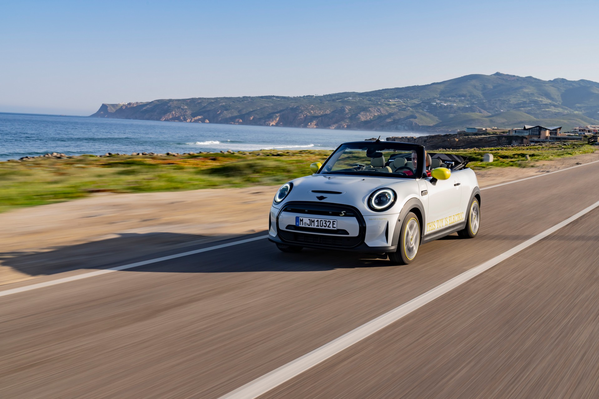 Download 2022 Mini Cooper SE Convertible Concept - Front Three-Quarter HD Wallpaper 1920x1280 #21