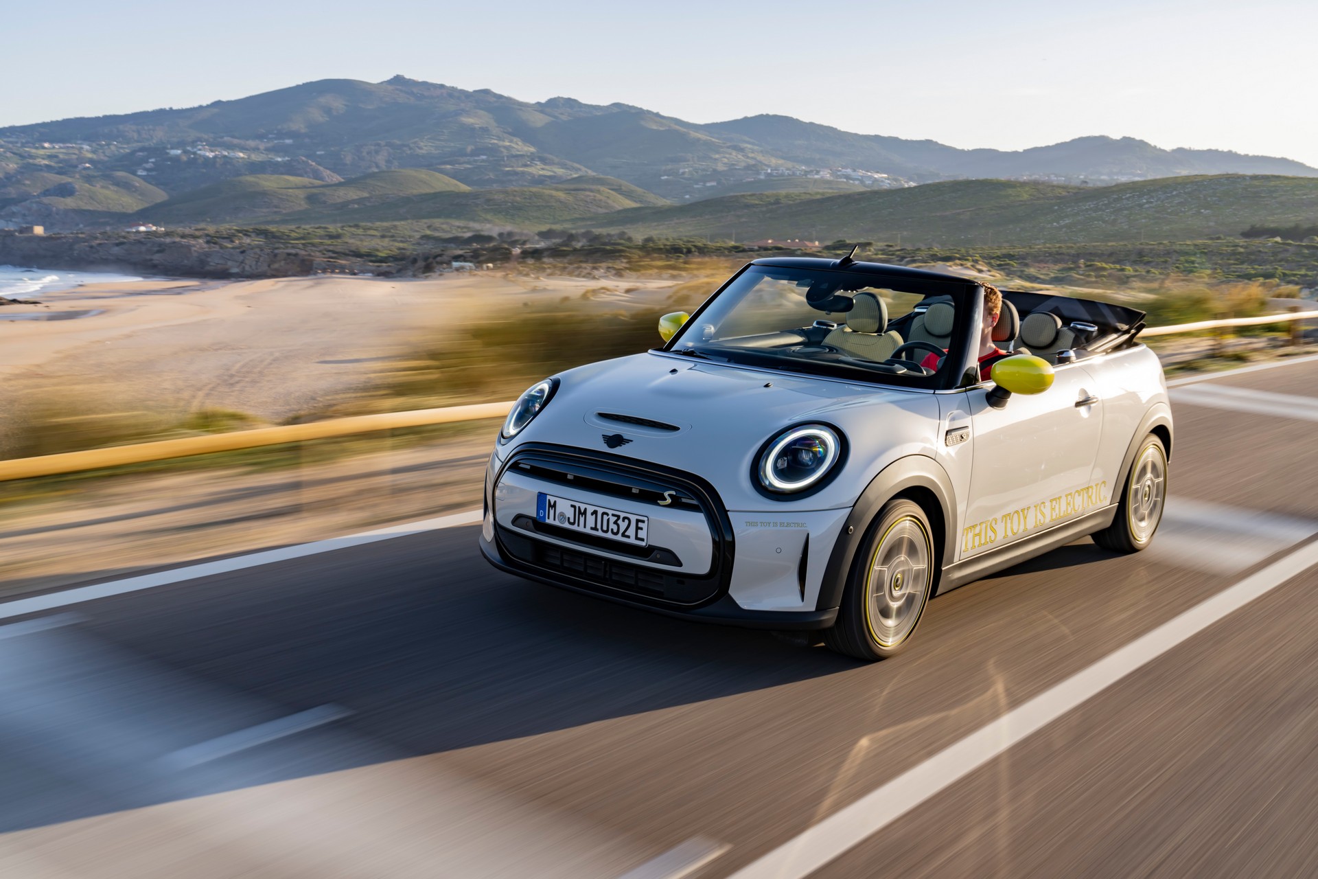 Download 2022 Mini Cooper SE Convertible Concept - Front Three-Quarter HD Wallpaper 1920x1280 #13