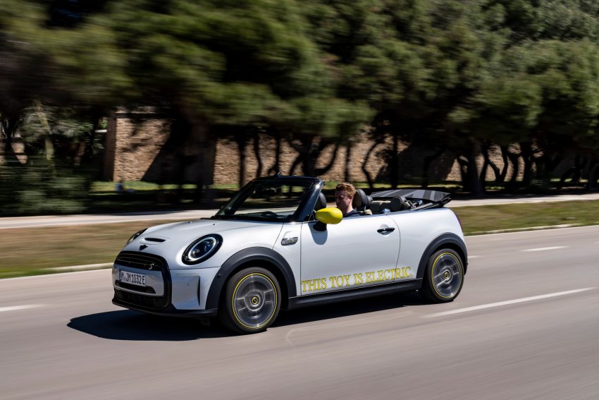 2022 Mini Cooper SE Convertible Concept - Front Three-Quarter Wallpaper 850x567 #120