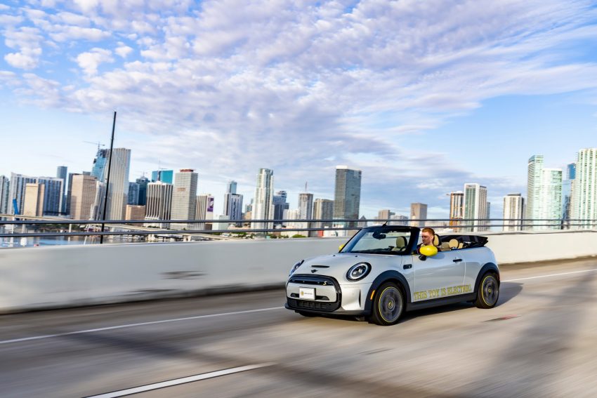 2022 Mini Cooper SE Convertible Concept - Front Three-Quarter Wallpaper 850x567 #177