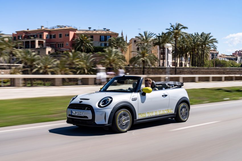 2022 Mini Cooper SE Convertible Concept - Front Three-Quarter Wallpaper 850x567 #123