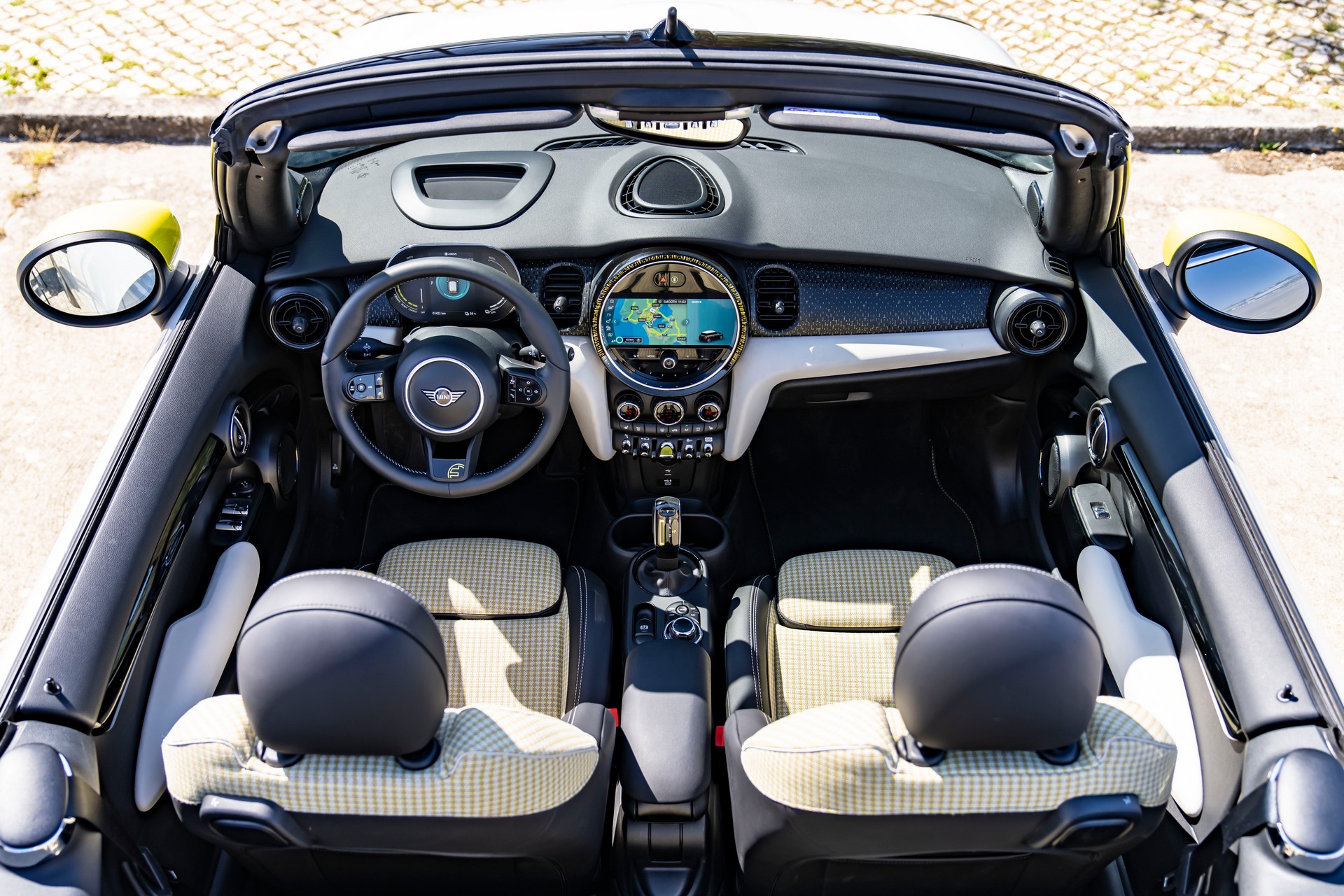 Download 2022 Mini Cooper SE Convertible Concept - Interior, Cockpit HD Wallpaper 1920x1280 #111