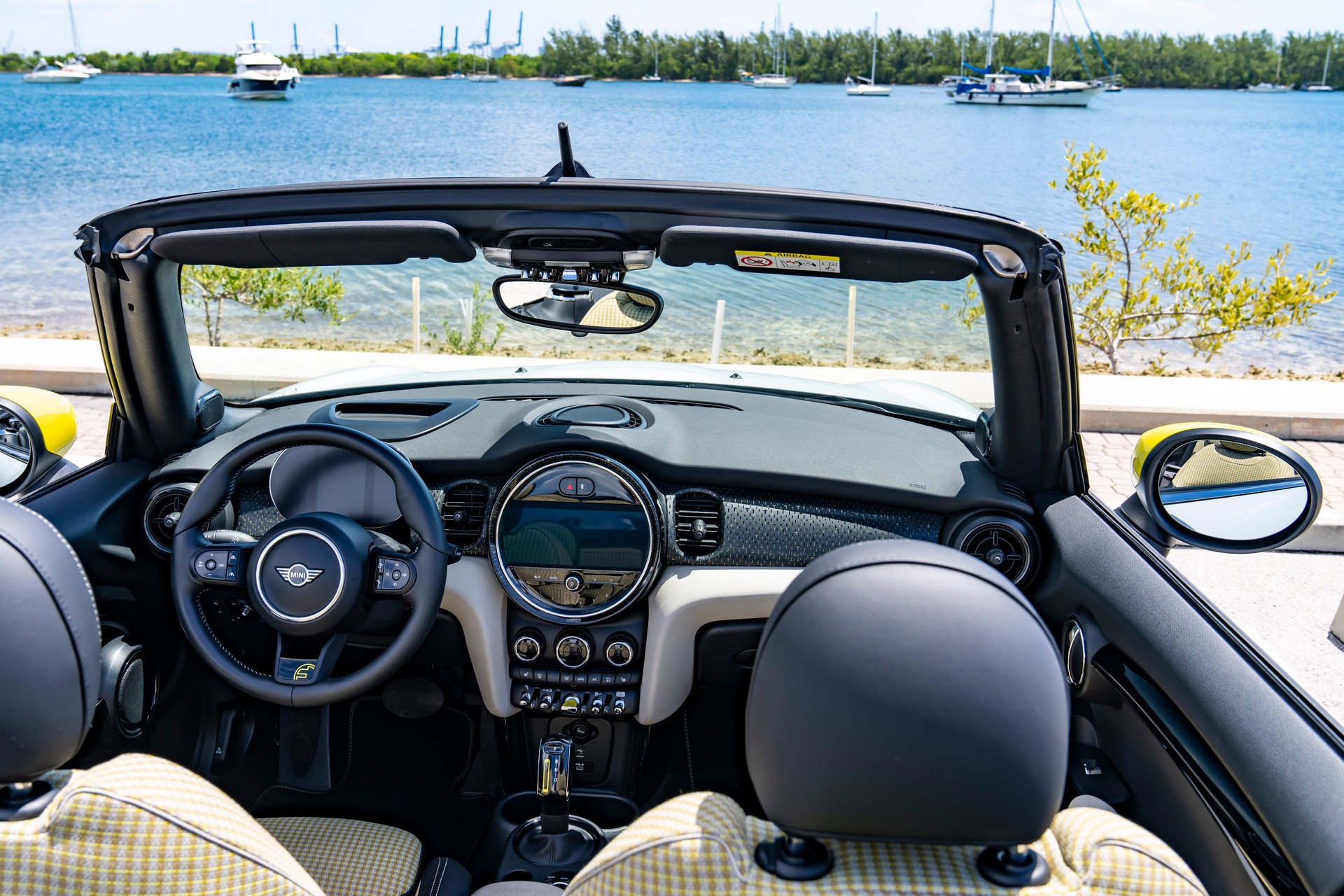 Download 2022 Mini Cooper SE Convertible Concept - Interior, Cockpit HD Wallpaper 1920x1280 #259