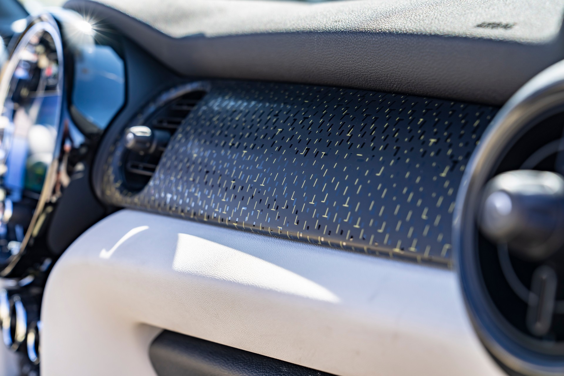 Download 2022 Mini Cooper SE Convertible Concept - Interior, Detail HD Wallpaper 1920x1280 #113