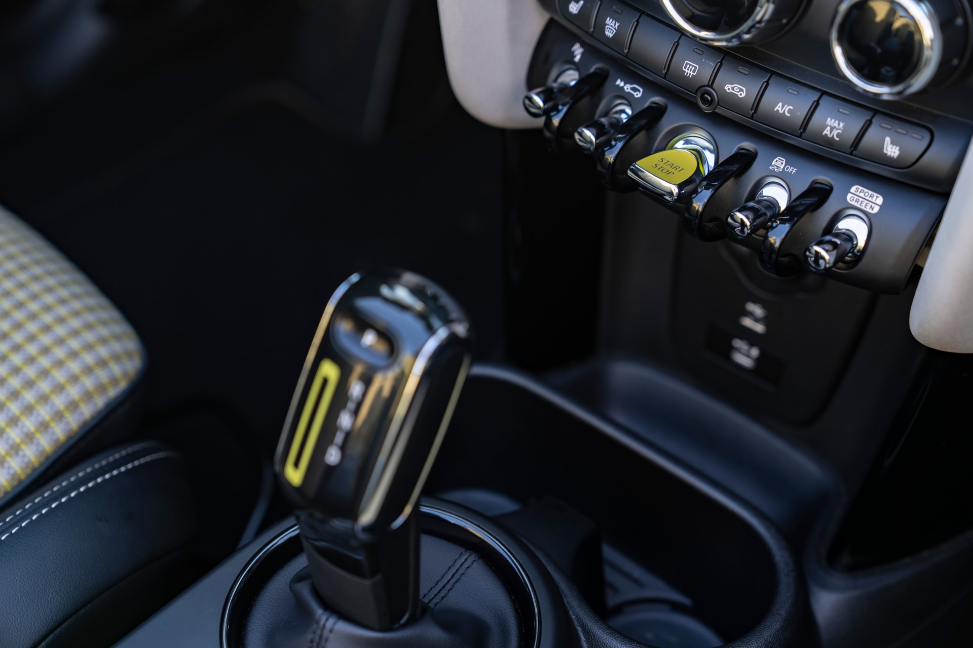 Download 2022 Mini Cooper SE Convertible Concept - Interior, Detail HD Wallpaper 1920x1280 #270