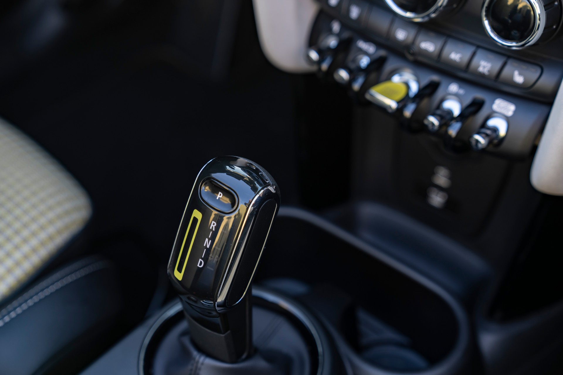 Download 2022 Mini Cooper SE Convertible Concept - Interior, Detail HD Wallpaper 1920x1280 #271