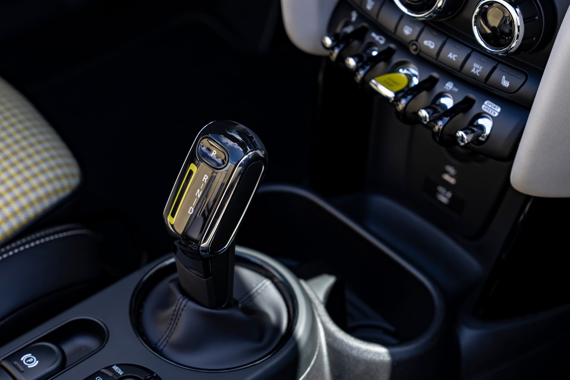 Download 2022 Mini Cooper SE Convertible Concept - Interior, Detail HD Wallpaper 1920x1280 #272