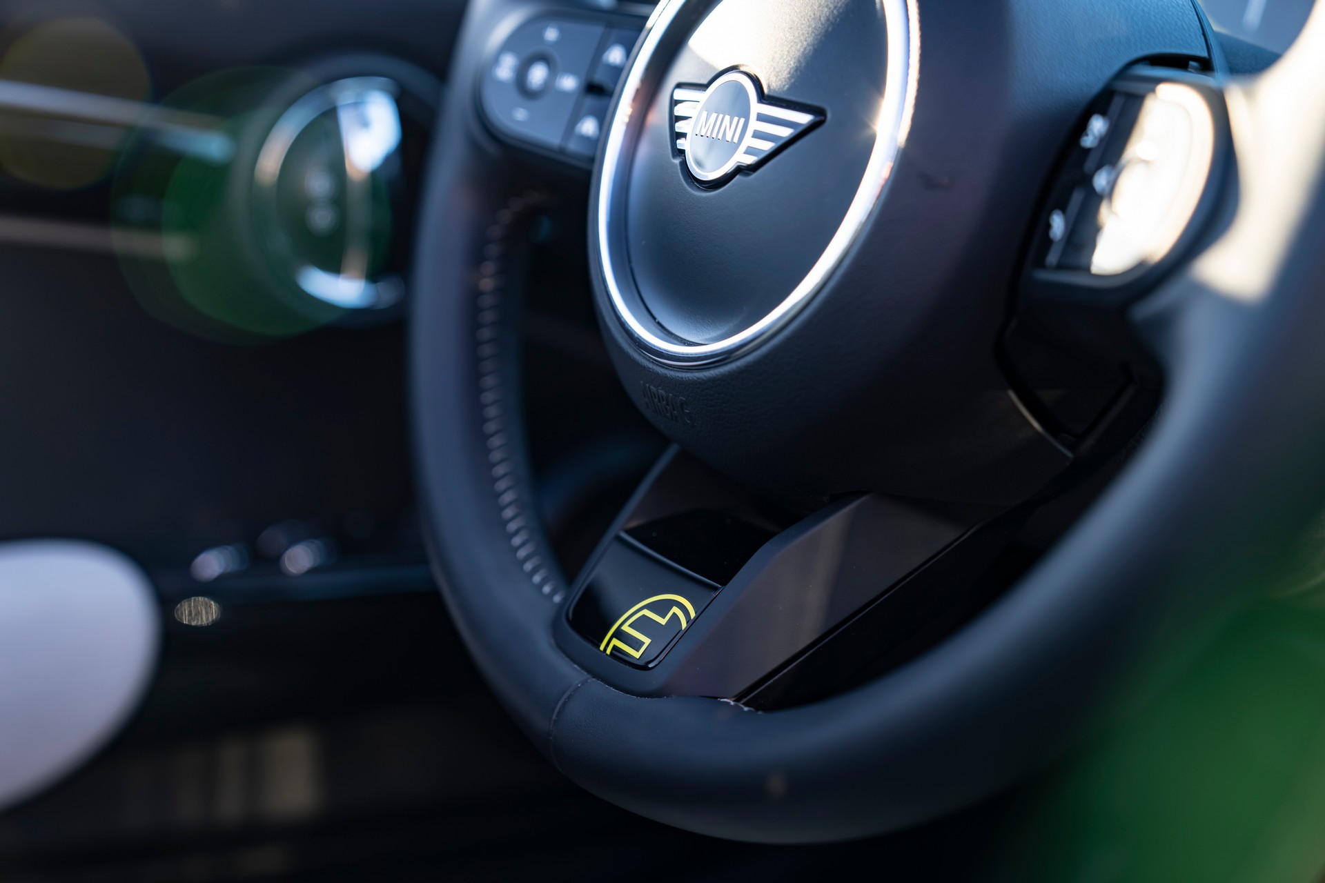 Download 2022 Mini Cooper SE Convertible Concept - Interior, Steering Wheel HD Wallpaper 1920x1280 #159
