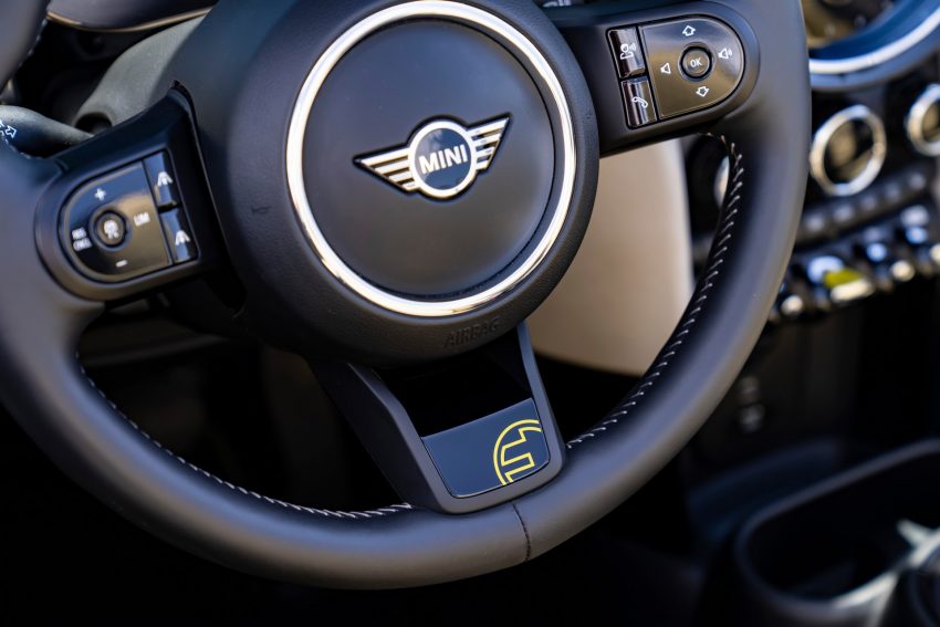 2022 Mini Cooper SE Convertible Concept - Interior, Steering Wheel Wallpaper 850x567 #268