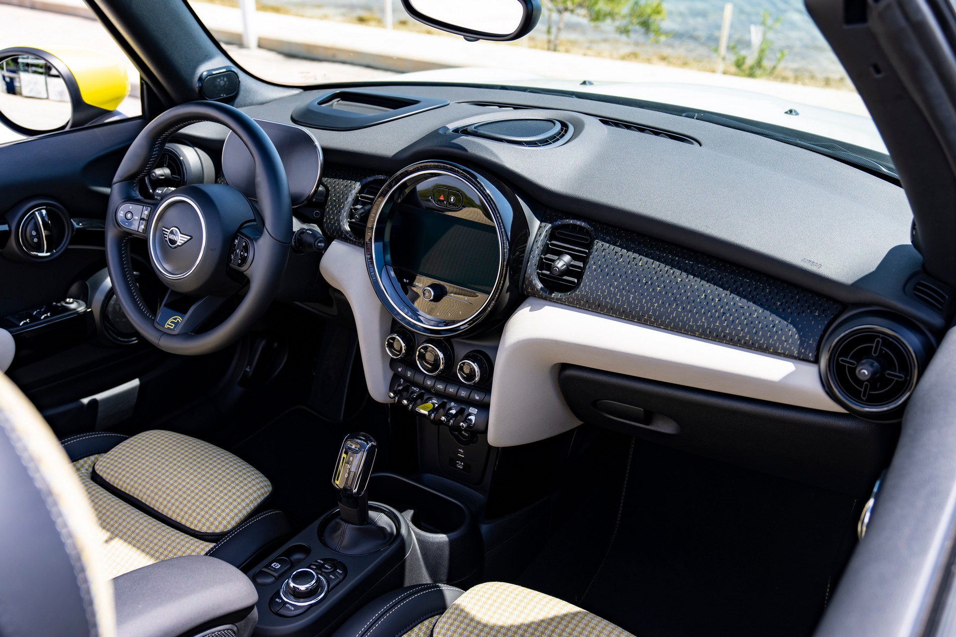 Download 2022 Mini Cooper SE Convertible Concept - Interior HD Wallpaper 1920x1280 #264
