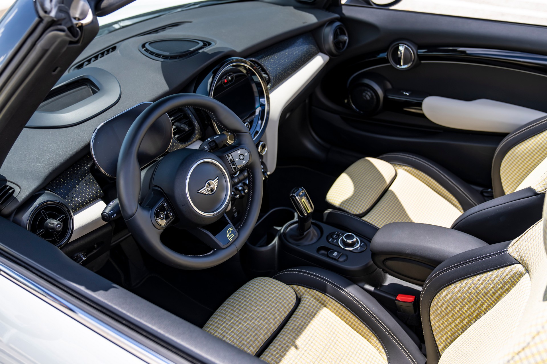 Download 2022 Mini Cooper SE Convertible Concept - Interior HD Wallpaper 1920x1280 #263