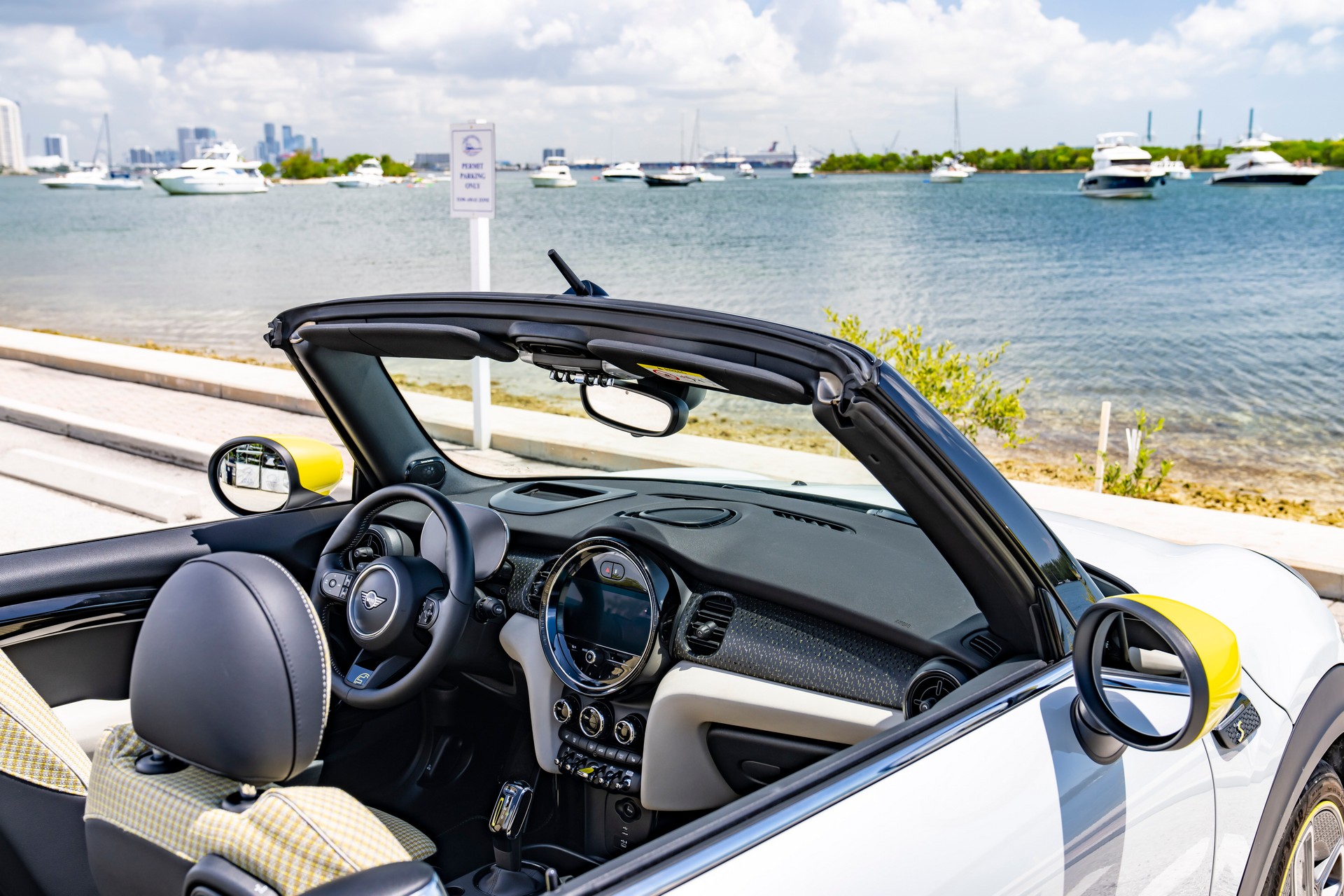 Download 2022 Mini Cooper SE Convertible Concept - Interior HD Wallpaper 1920x1280 #262