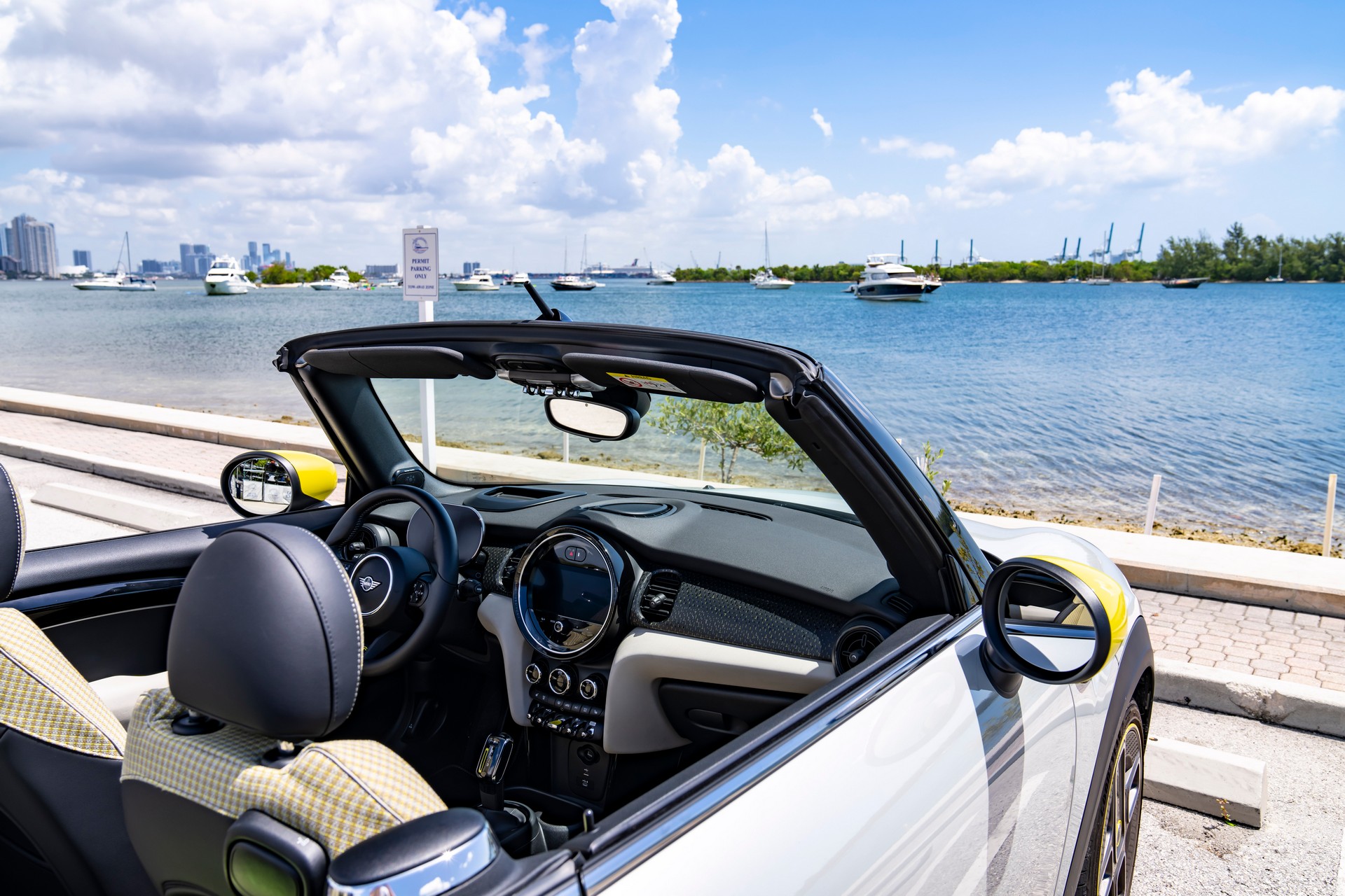 Download 2022 Mini Cooper SE Convertible Concept - Interior HD Wallpaper 1920x1280 #261