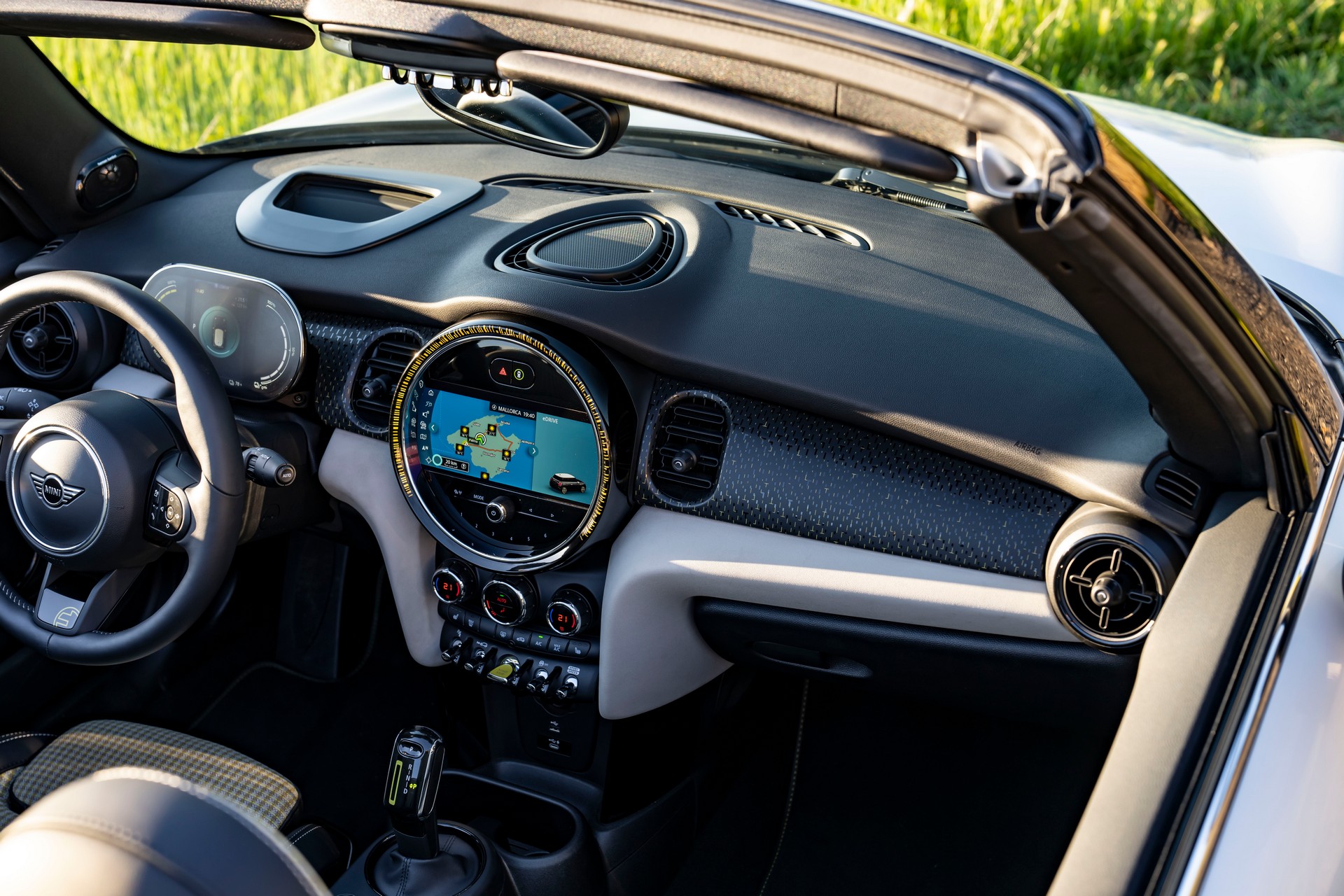 Download 2022 Mini Cooper SE Convertible Concept - Interior HD Wallpaper 1920x1280 #147
