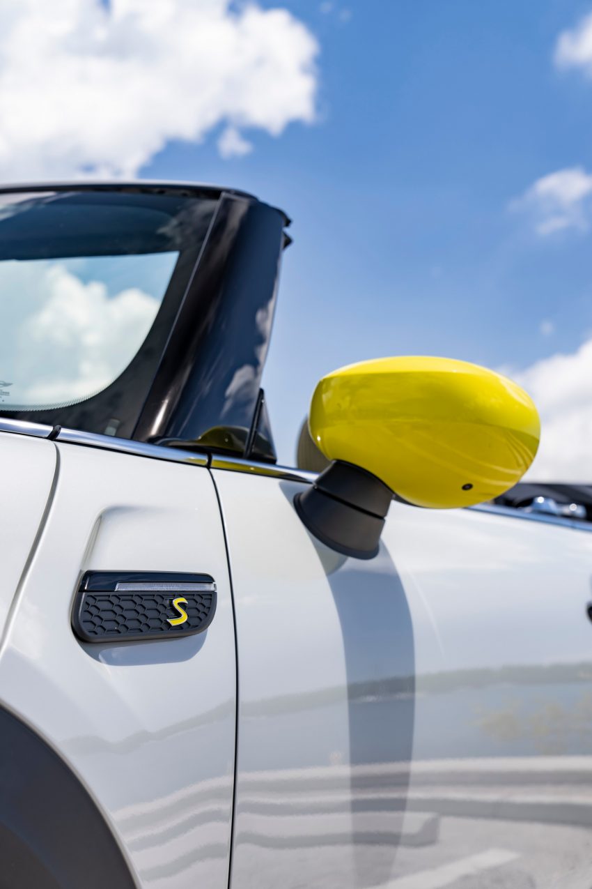 2022 Mini Cooper SE Convertible Concept - Mirror Phone Wallpaper 850x1275 #248