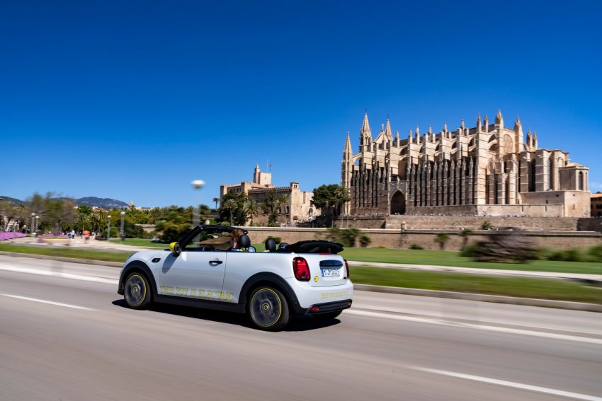 2022 Mini Cooper SE Convertible Concept - Rear Three-Quarter Wallpaper 850x567 #130