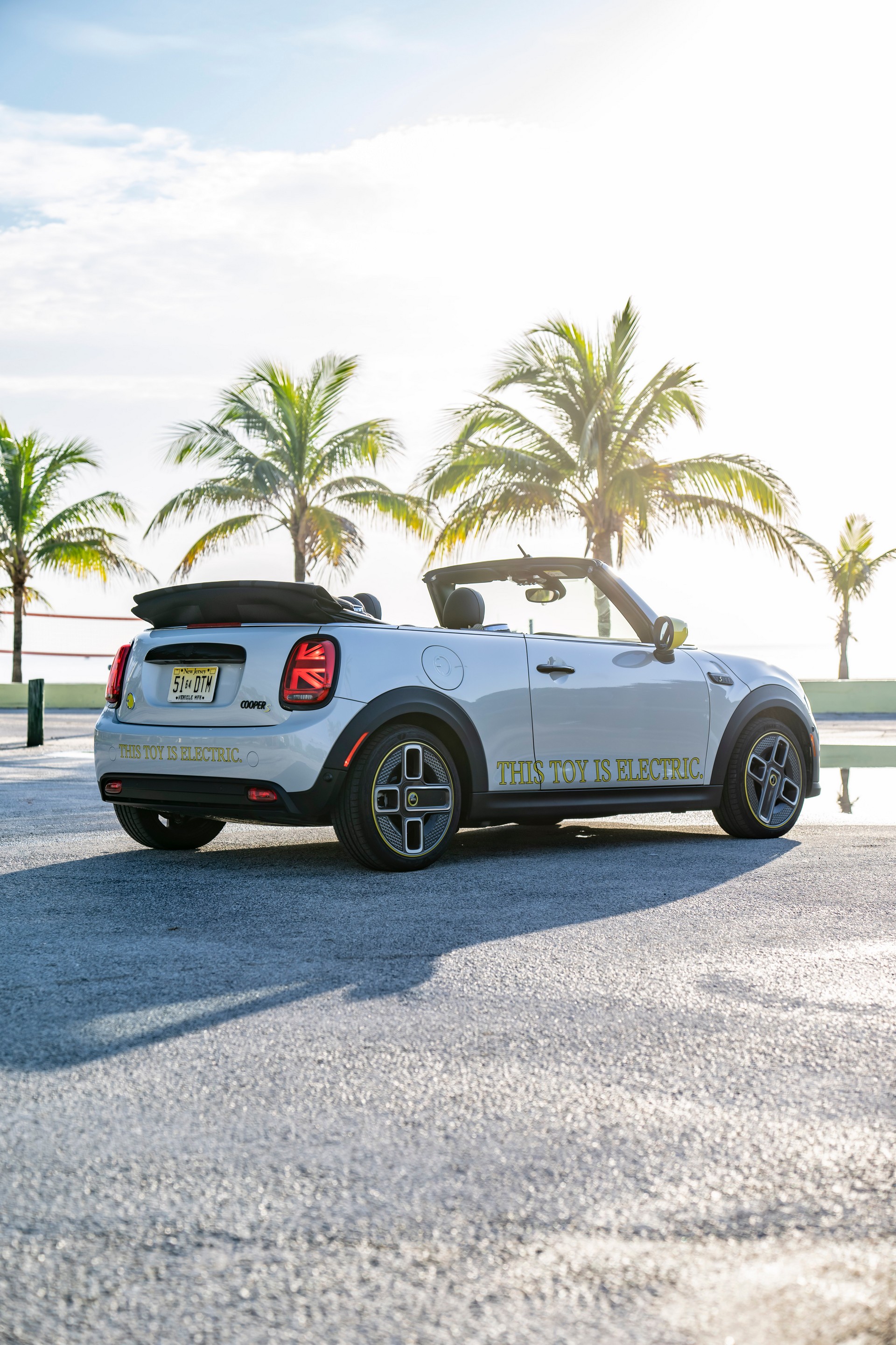 Download 2022 Mini Cooper SE Convertible Concept - Rear Three-Quarter HD Phone Wallpaper 1920x2880 #243