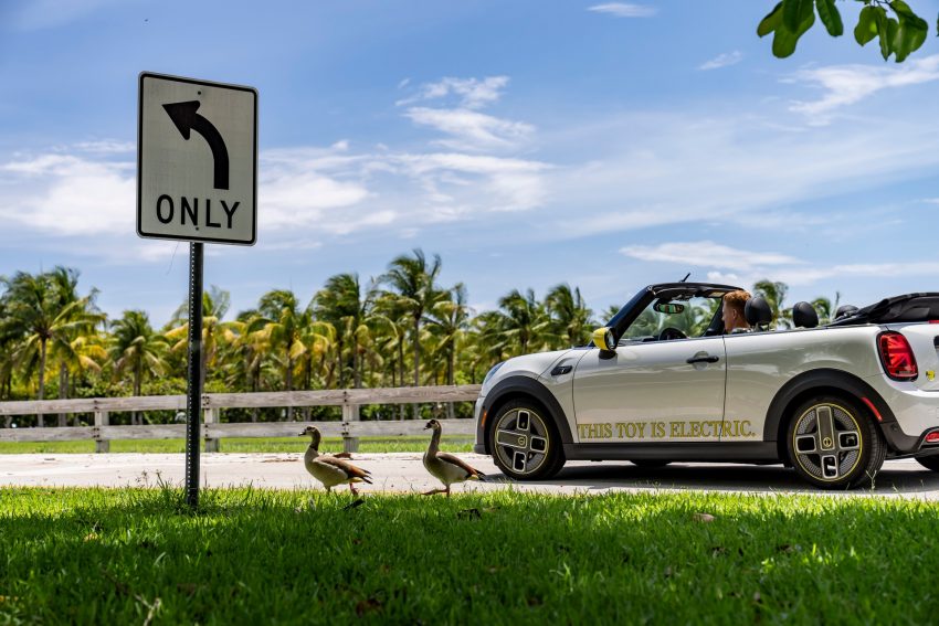 2022 Mini Cooper SE Convertible Concept - Rear Three-Quarter Wallpaper 850x567 #228