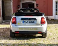 2022 Mini Cooper SE Convertible Concept - Rear Wallpaper 190x150