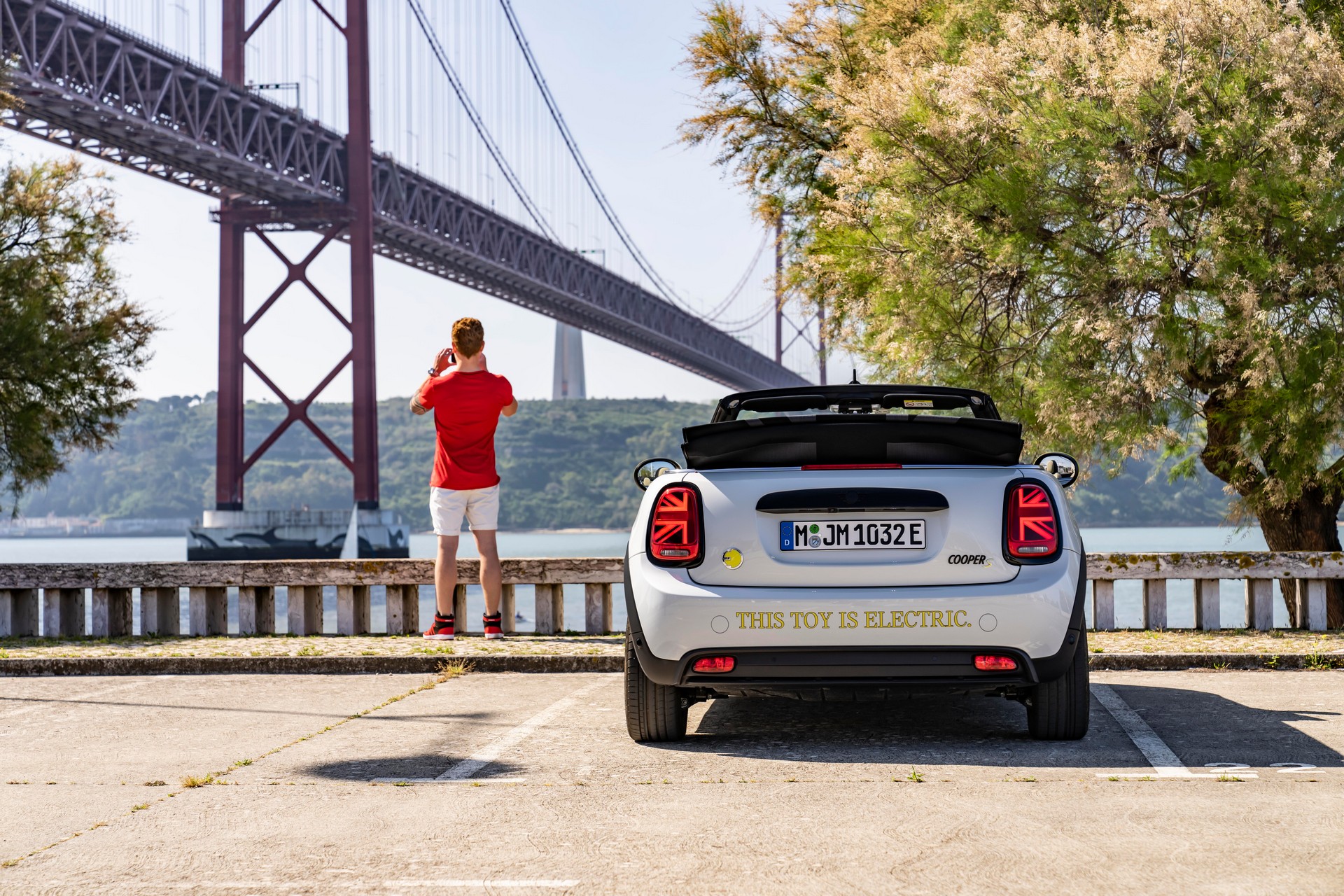 Download 2022 Mini Cooper SE Convertible Concept - Rear HD Wallpaper 1920x1280 #71