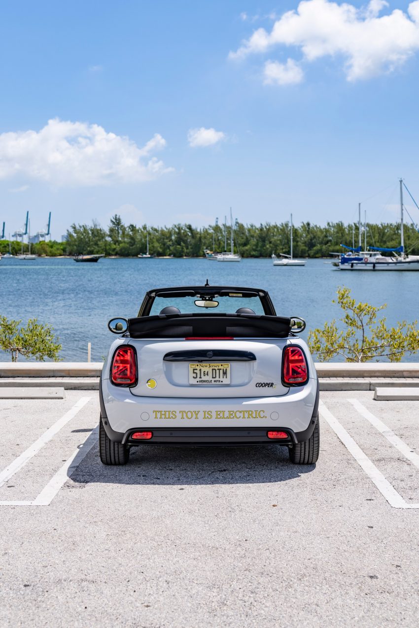 2022 Mini Cooper SE Convertible Concept - Rear Phone Wallpaper 850x1275 #237