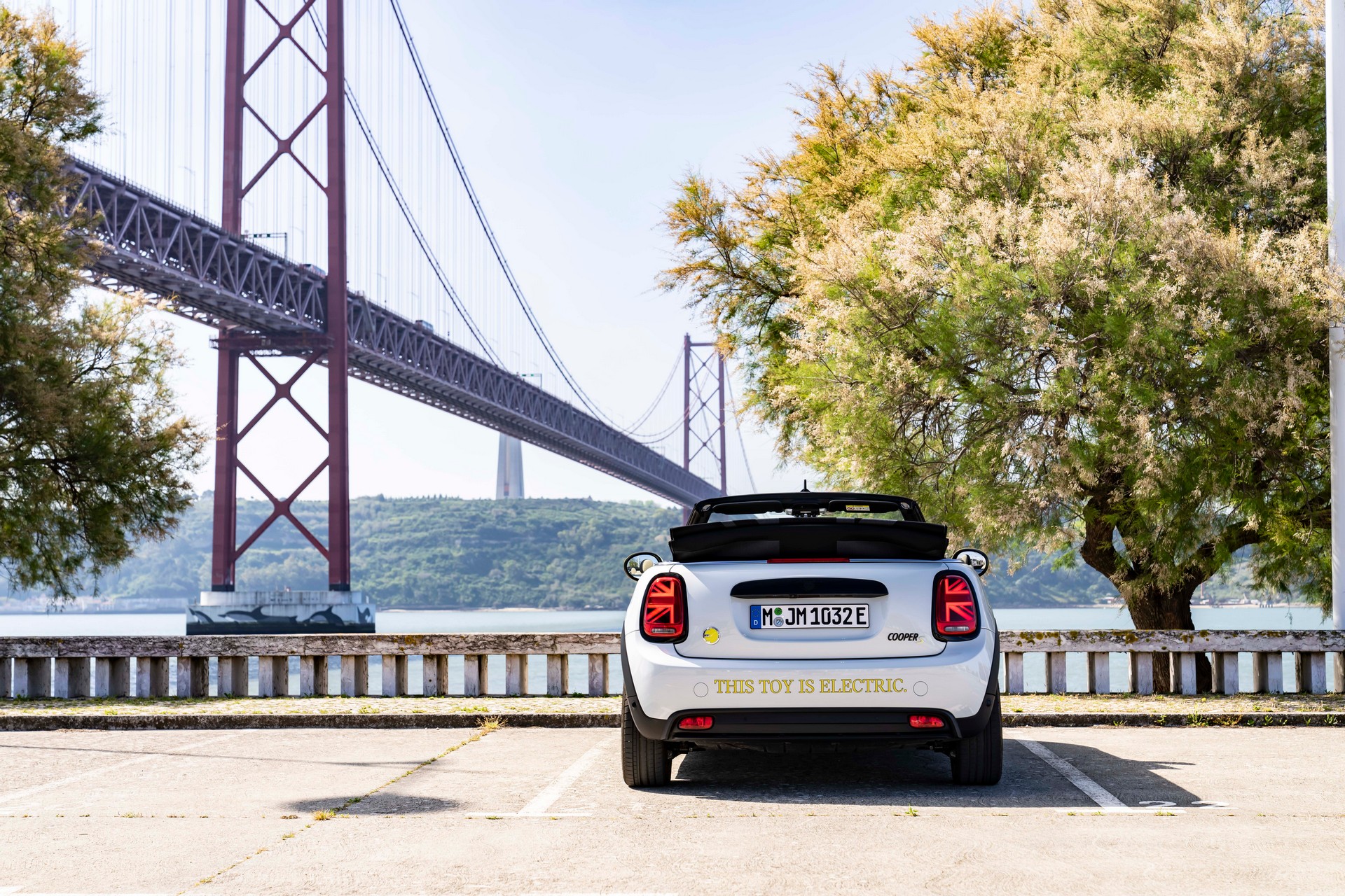 Download 2022 Mini Cooper SE Convertible Concept - Rear HD Wallpaper 1920x1280 #67