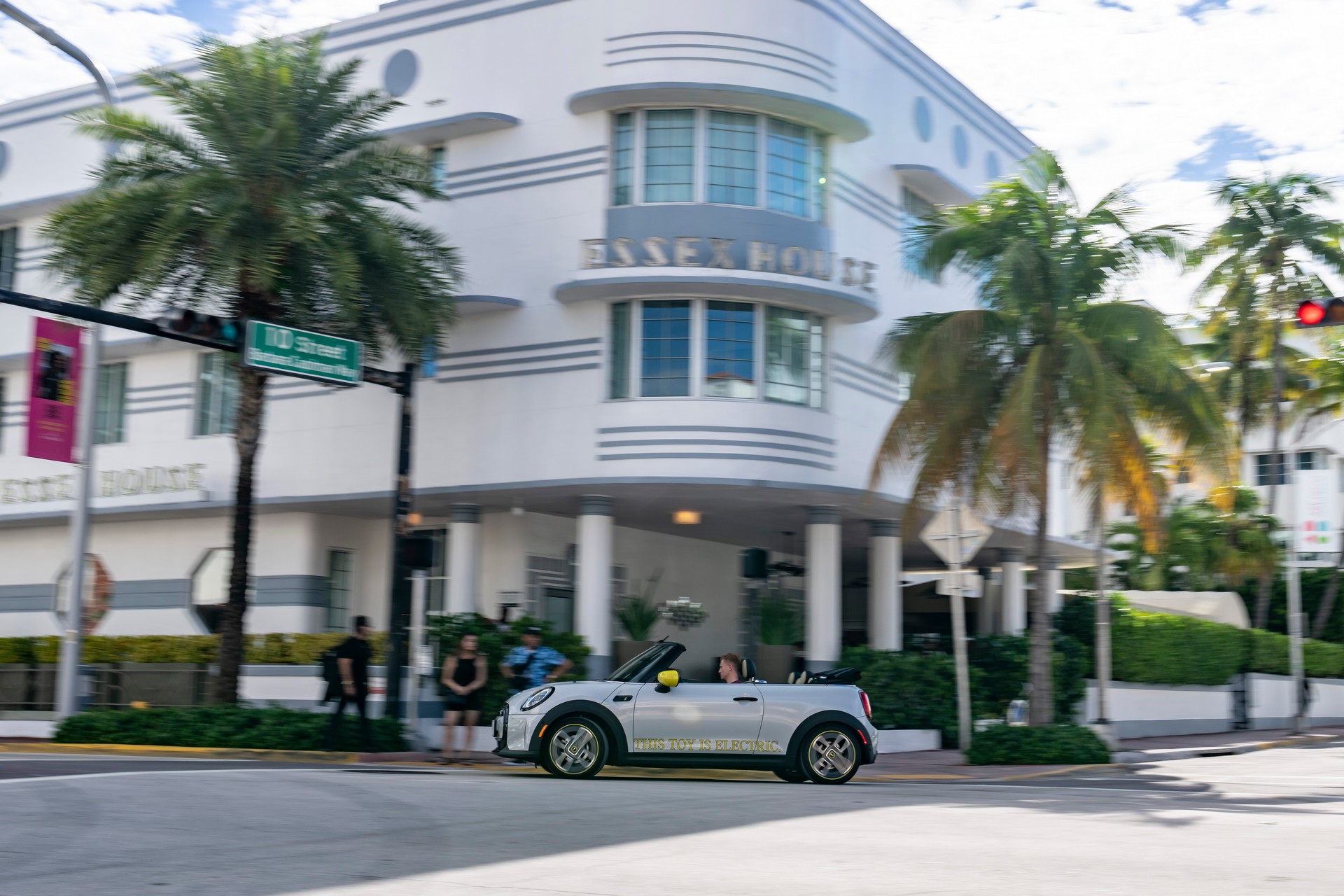 Download 2022 Mini Cooper SE Convertible Concept - Side HD Wallpaper 1920x1280 #195