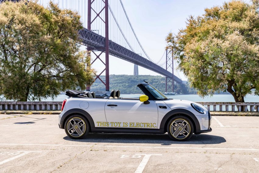 2022 Mini Cooper SE Convertible Concept - Side Wallpaper 850x567 #72