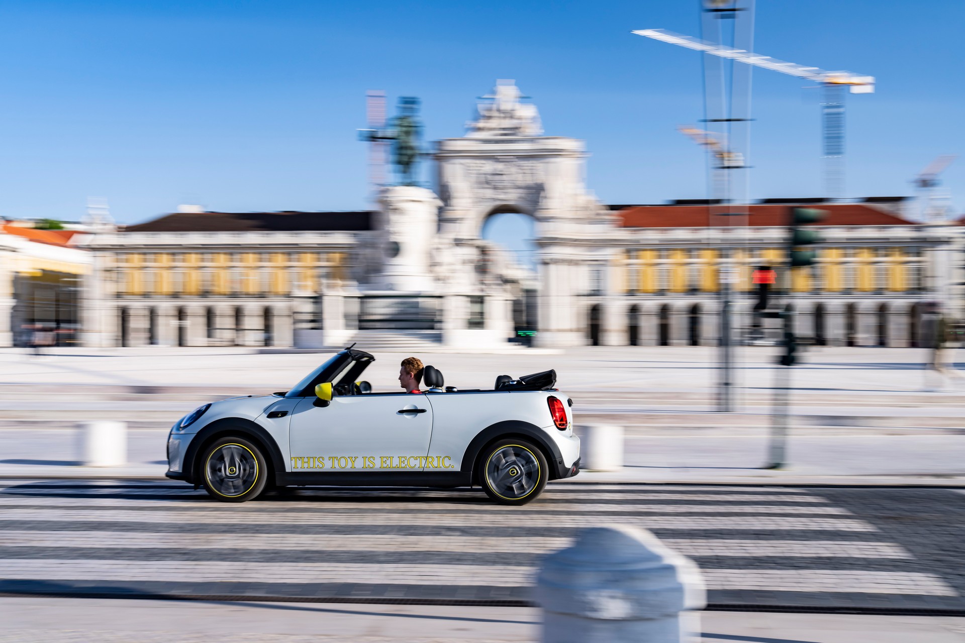 Download 2022 Mini Cooper SE Convertible Concept - Side HD Wallpaper 1920x1280 #35