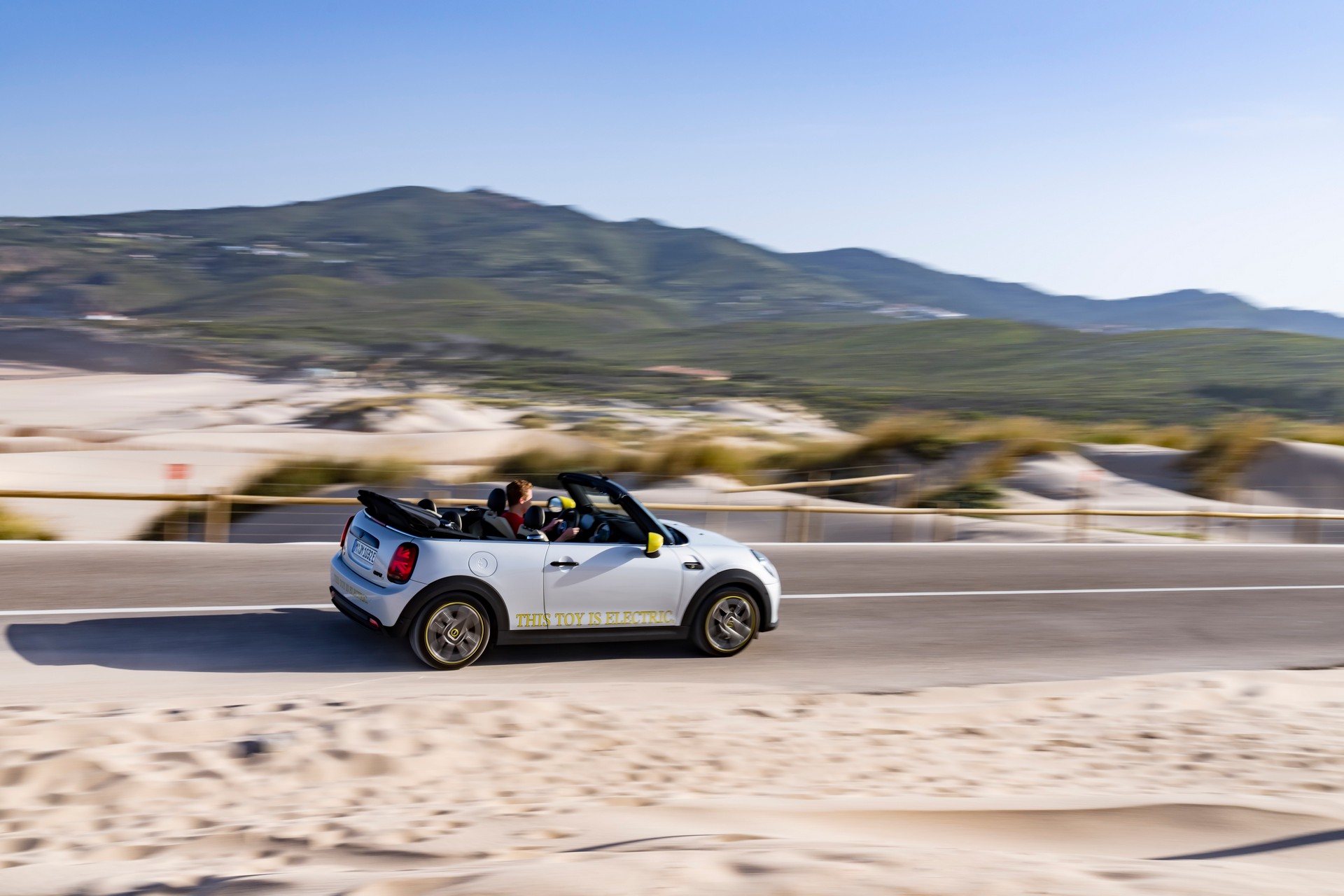 Download 2022 Mini Cooper SE Convertible Concept - Side HD Wallpaper 1920x1280 #27