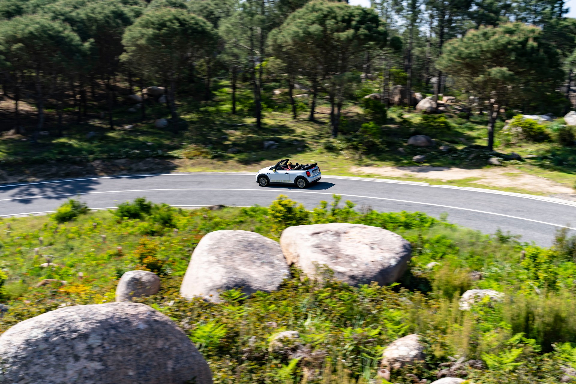 Download 2022 Mini Cooper SE Convertible Concept - Side HD Wallpaper 1920x1280 #8