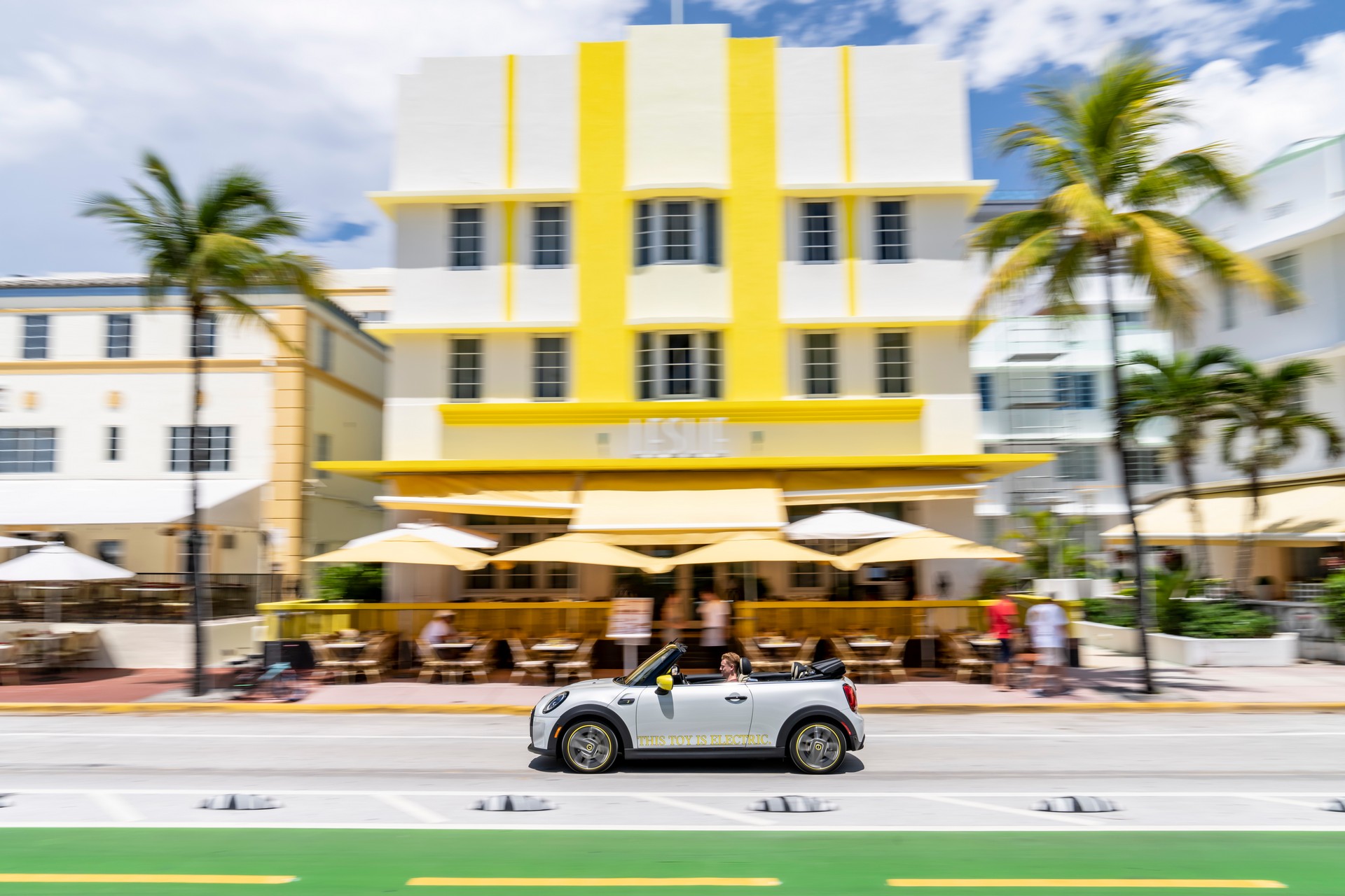 Download 2022 Mini Cooper SE Convertible Concept - Side HD Wallpaper 1920x1280 #197