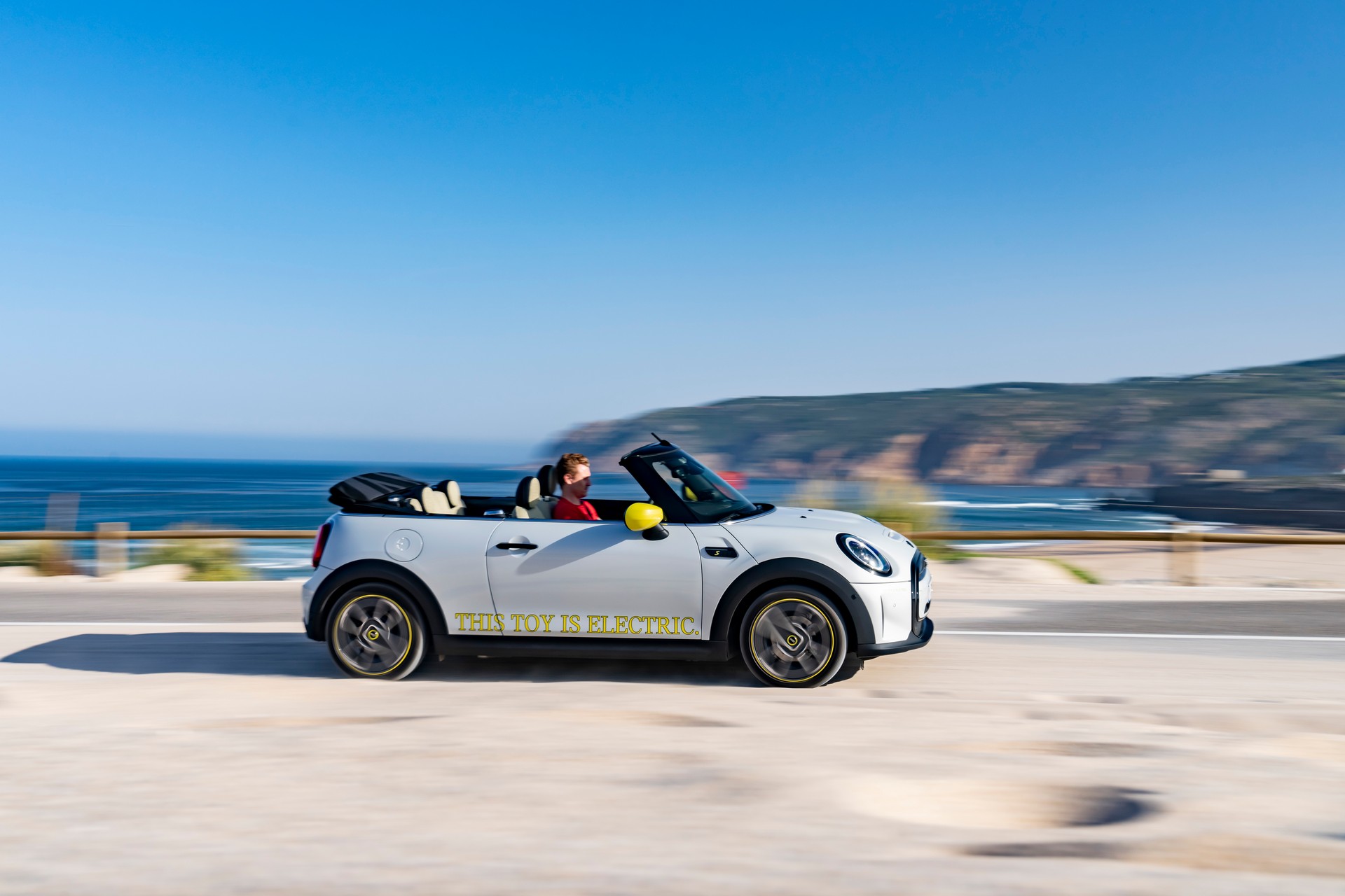 Download 2022 Mini Cooper SE Convertible Concept - Side HD Wallpaper 1920x1280 #28