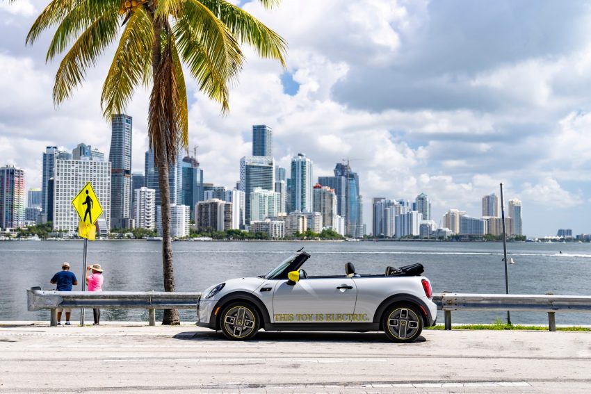 2022 Mini Cooper SE Convertible Concept - Side Wallpaper 850x567 #212