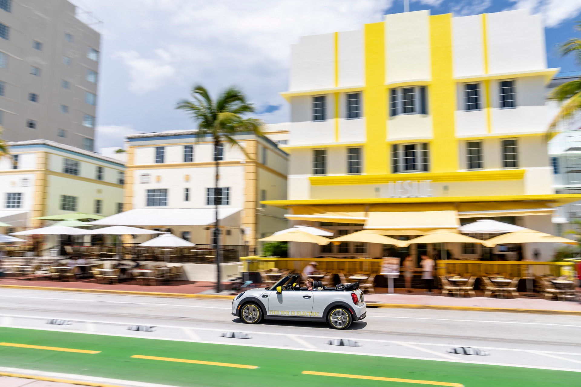 Download 2022 Mini Cooper SE Convertible Concept - Side HD Wallpaper 1920x1280 #198