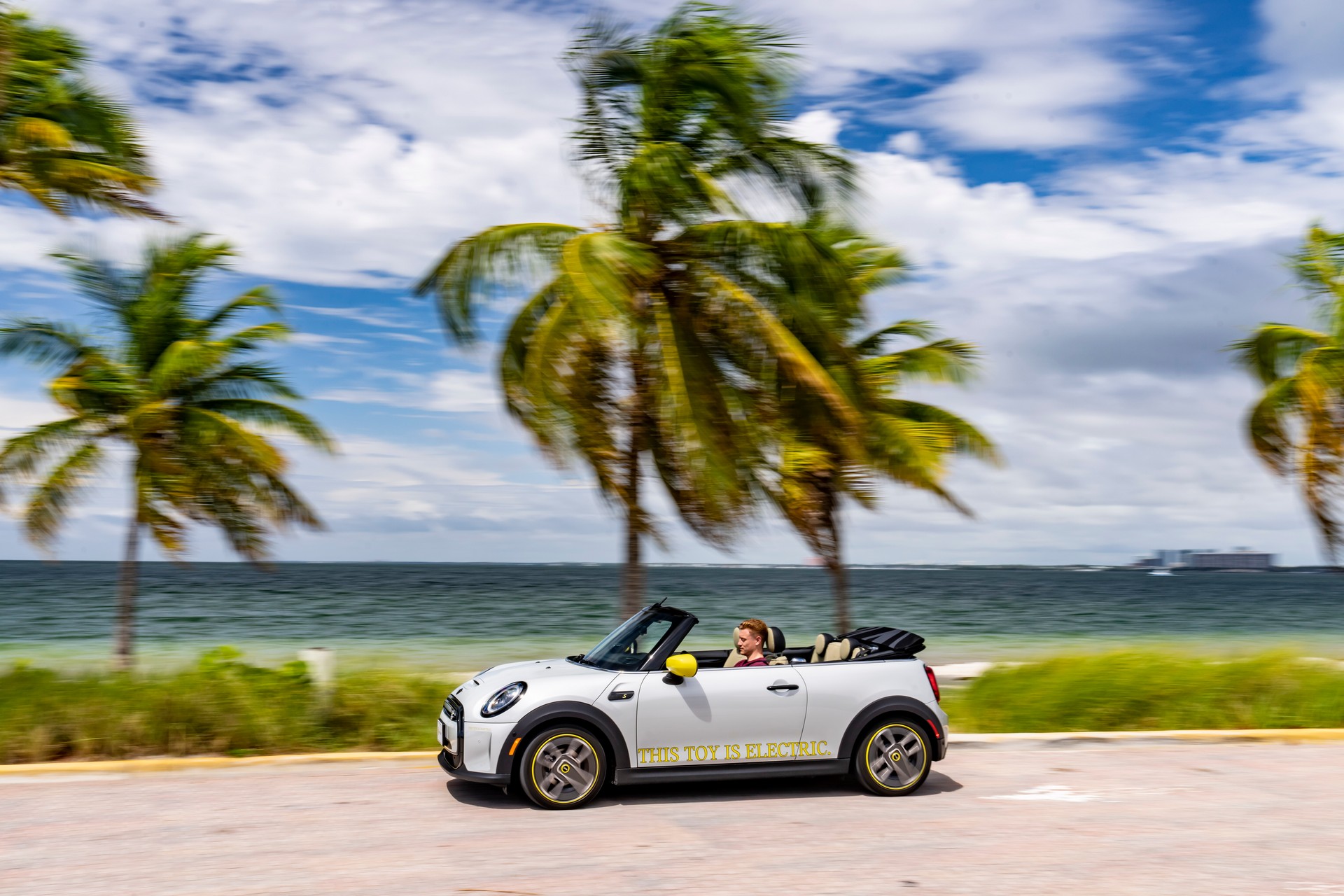 Download 2022 Mini Cooper SE Convertible Concept - Side HD Wallpaper 1920x1280 #201