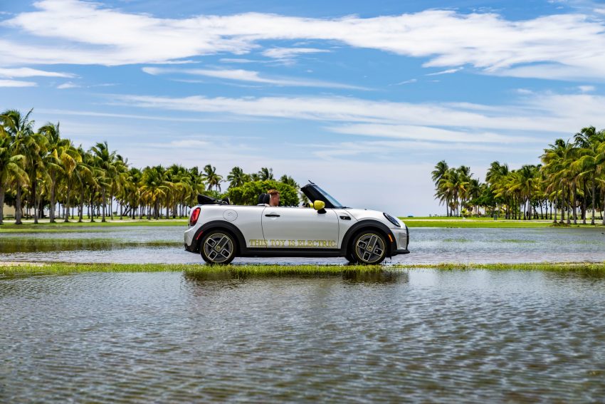 2022 Mini Cooper SE Convertible Concept - Side Wallpaper 850x567 #235