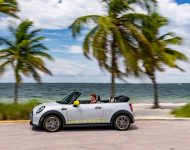 2022 Mini Cooper SE Convertible Concept - Side Wallpaper 190x150