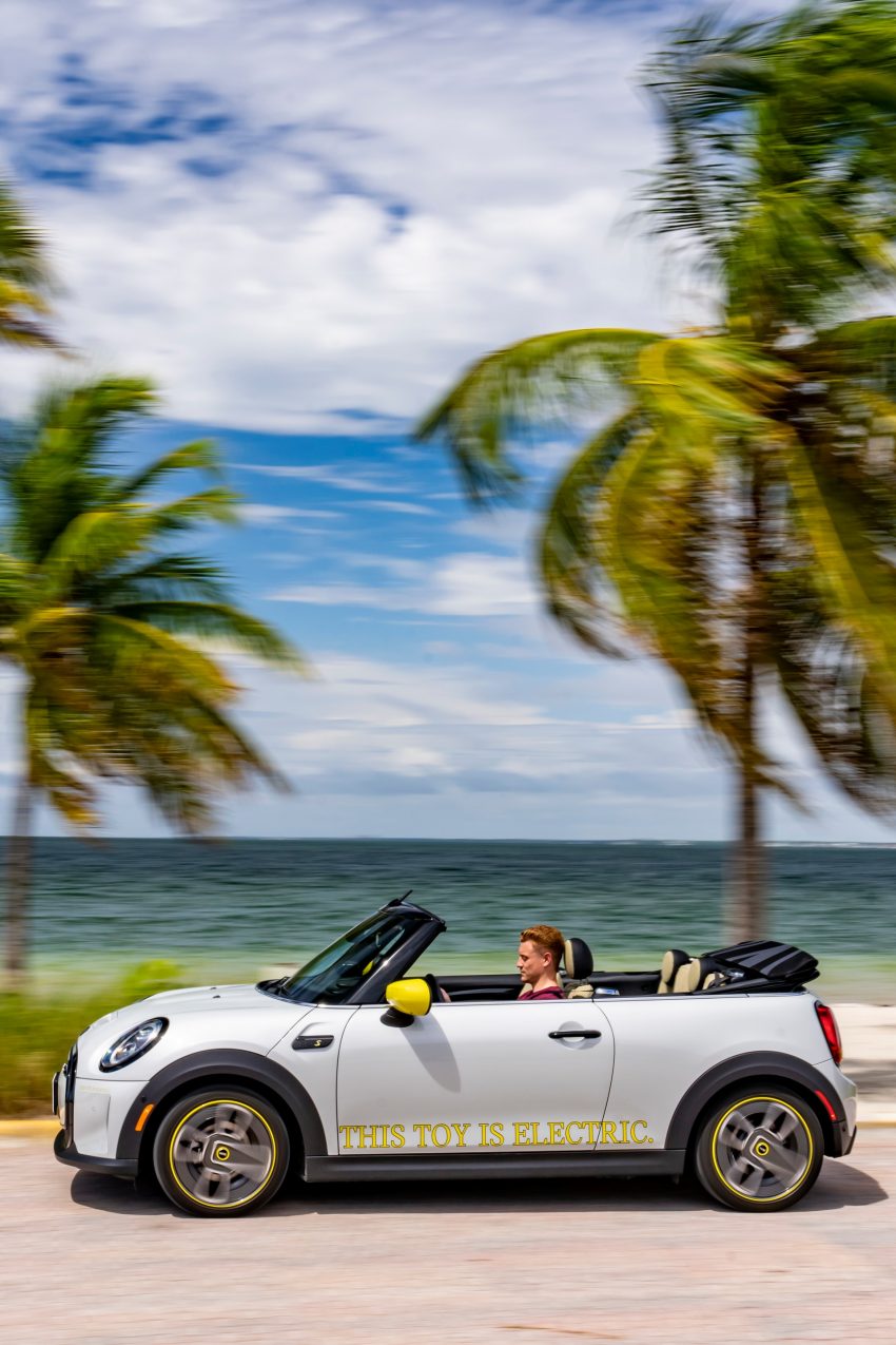 2022 Mini Cooper SE Convertible Concept - Side Phone Wallpaper 850x1275 #203