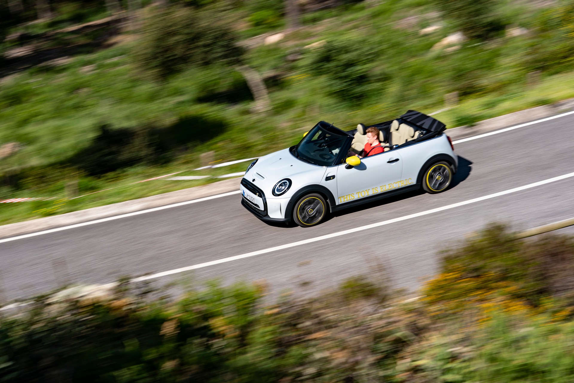 Download 2022 Mini Cooper SE Convertible Concept - Top HD Wallpaper 1920x1280 #9