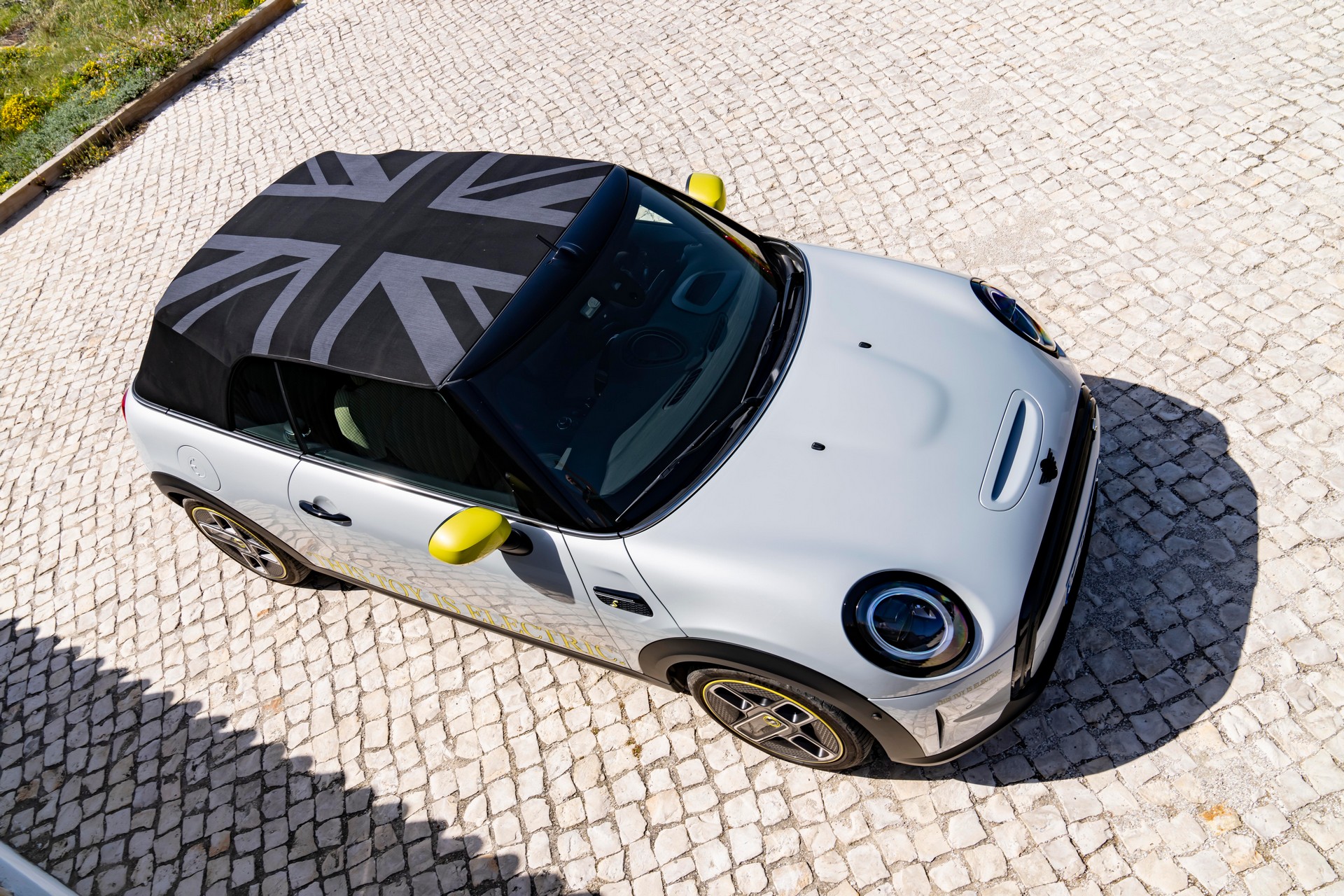 Download 2022 Mini Cooper SE Convertible Concept - Top HD Wallpaper 1920x1280 #87
