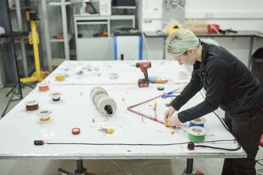 2022 Mini Recharged by Paul Smith - Making Of Wallpaper 850x567 #39