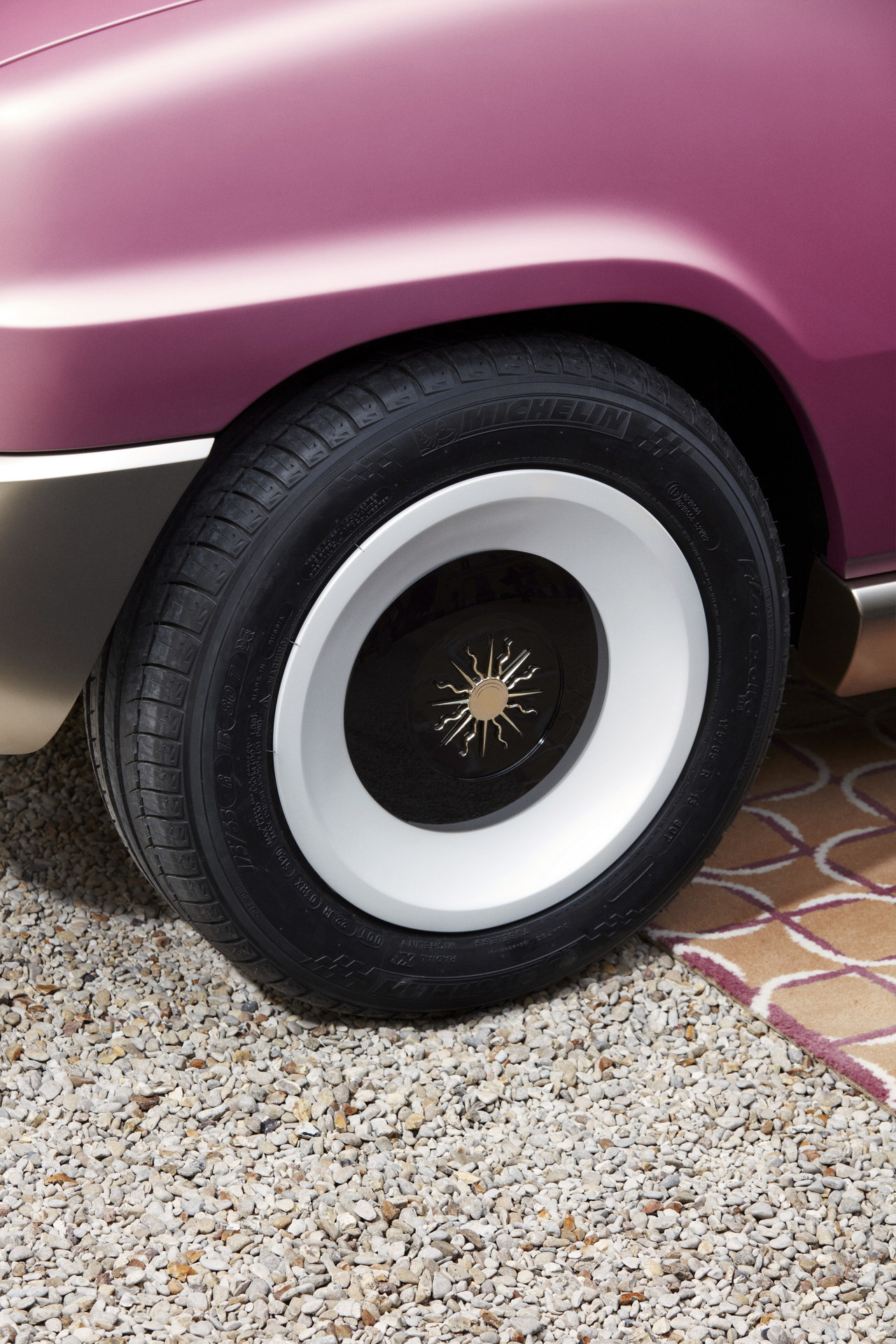 Download 2022 Renault 5 Diamant Concept - Wheel HD Phone Wallpaper 1280x1920 #17