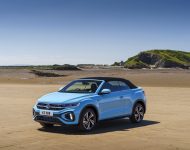 2022 Volkswagen T-Roc Cabriolet - UK version - Front Three-Quarter Wallpaper 190x150