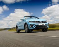2022 Volkswagen T-Roc Cabriolet - UK version - Front Three-Quarter Wallpaper 190x150