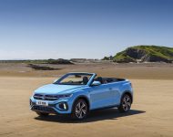 2022 Volkswagen T-Roc Cabriolet - UK version - Front Three-Quarter Wallpaper 190x150