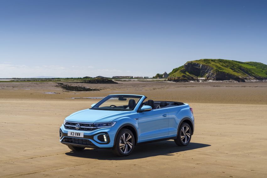 2022 Volkswagen T-Roc Cabriolet - UK version - Front Three-Quarter Wallpaper 850x567 #15